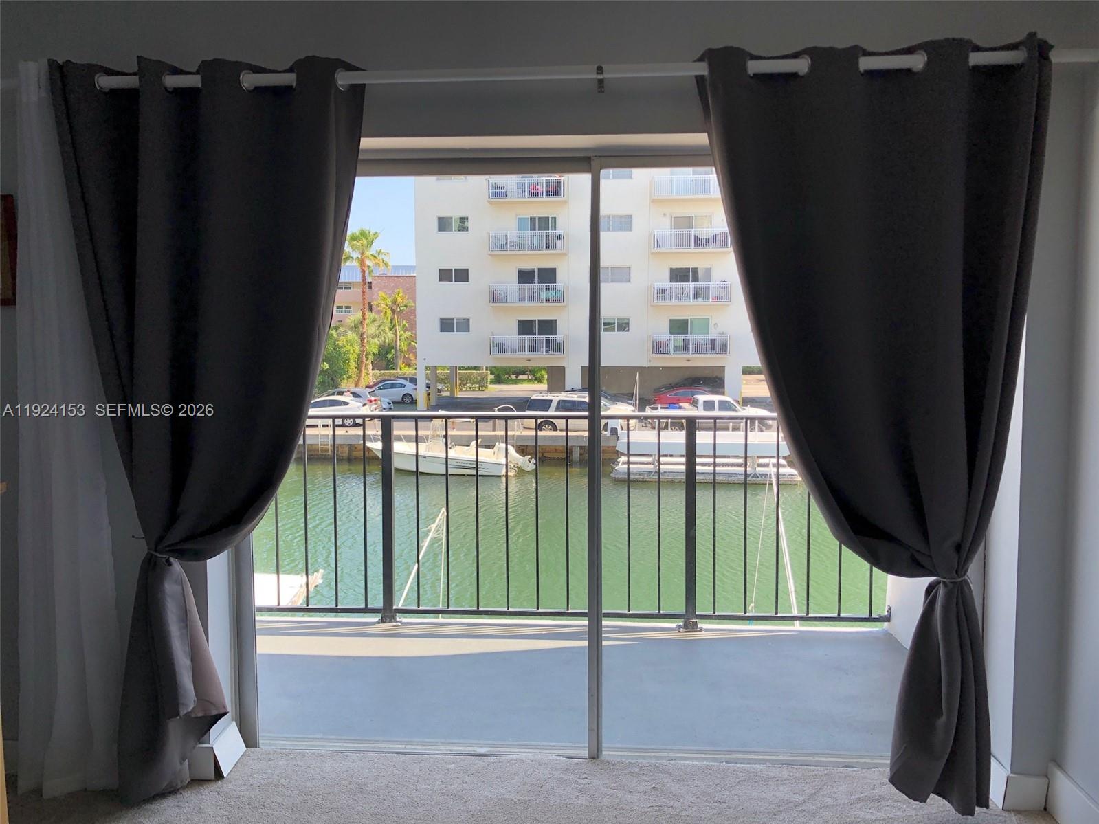 DOLPHIN CONDO - Residential