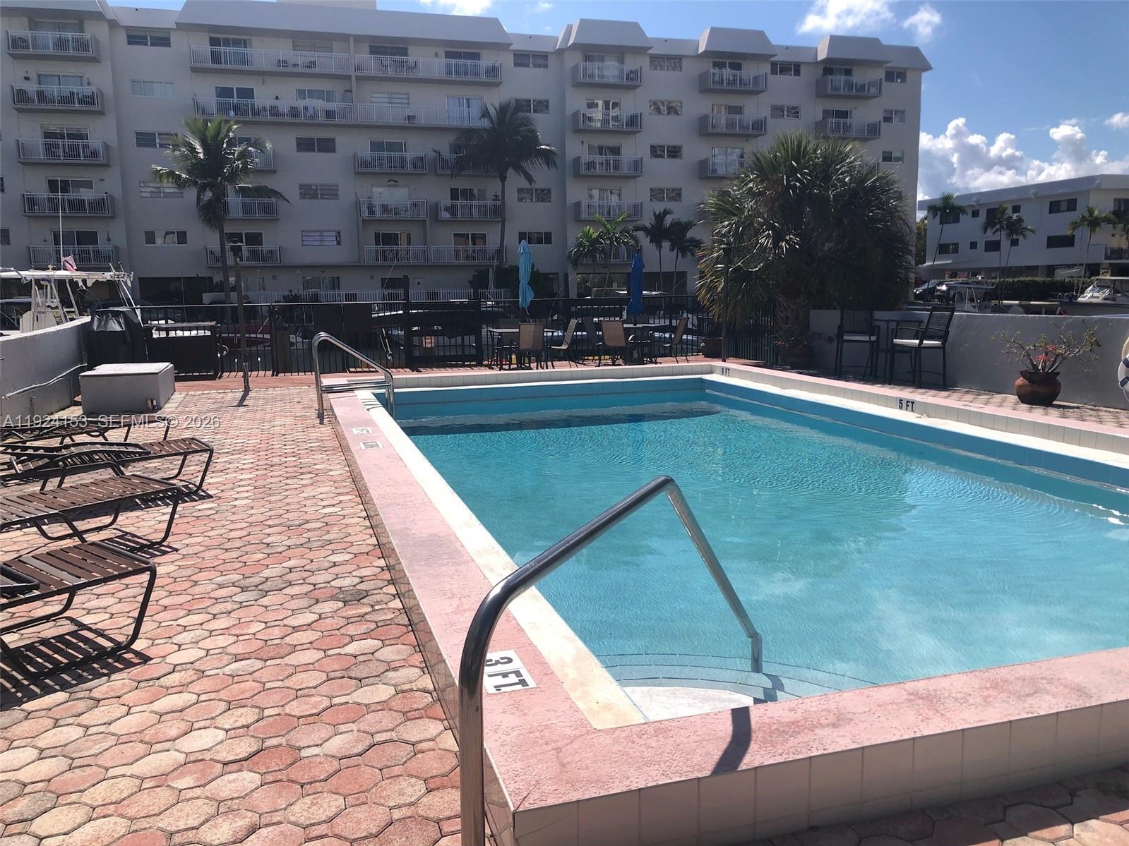 DOLPHIN CONDO - Residential