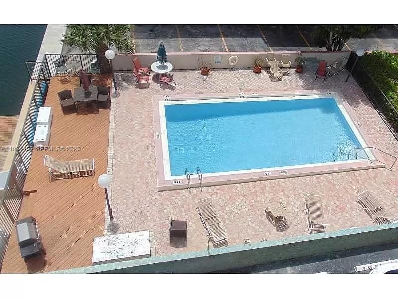 DOLPHIN CONDO - Residential