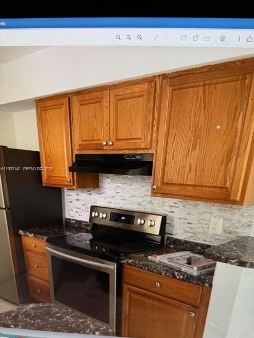 Spacious adorable first floor condo.
1 bedroom 1 bath and a half with washer and dryer inside unit, big storage, 1 assigned parking.
Walking closet , apt has lots of light, great location next to Coral Spring Mall , restaurants and movies.
Enjoy a club house community pool, Gym and more. tenant is in unit until Feb 1 , 2026 .