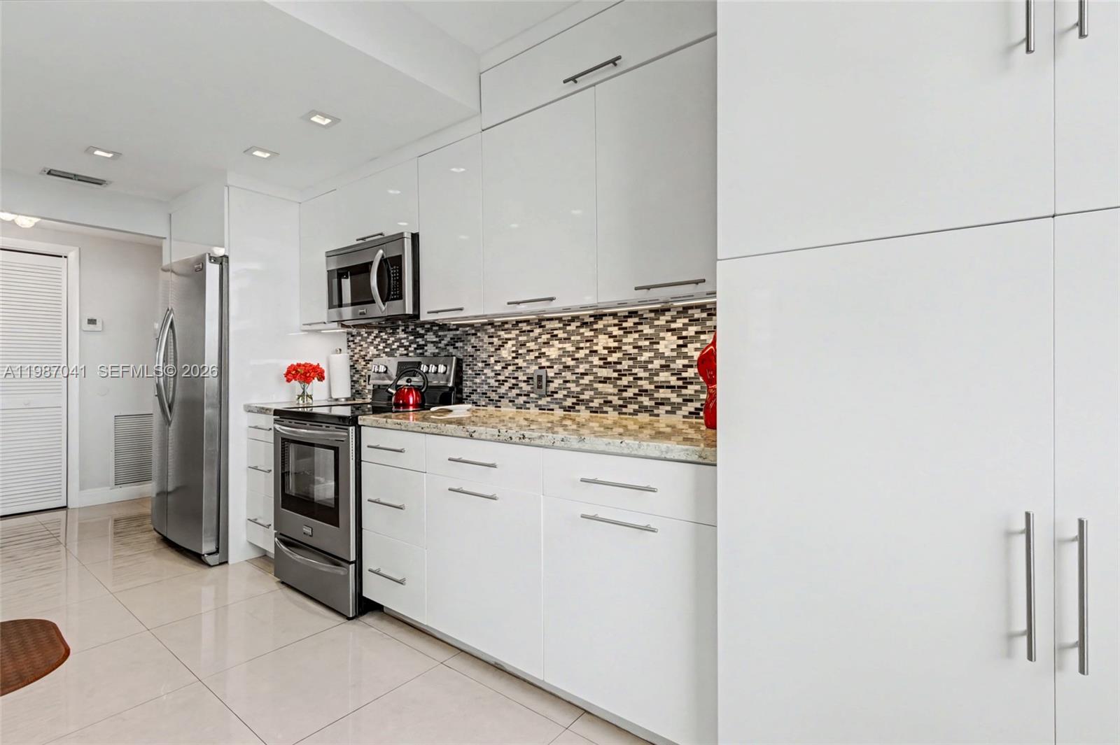 HILLCREST EAST NO 23 COND - Residential