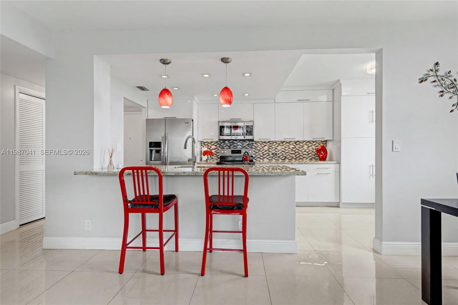 HILLCREST EAST NO 23 COND - Residential