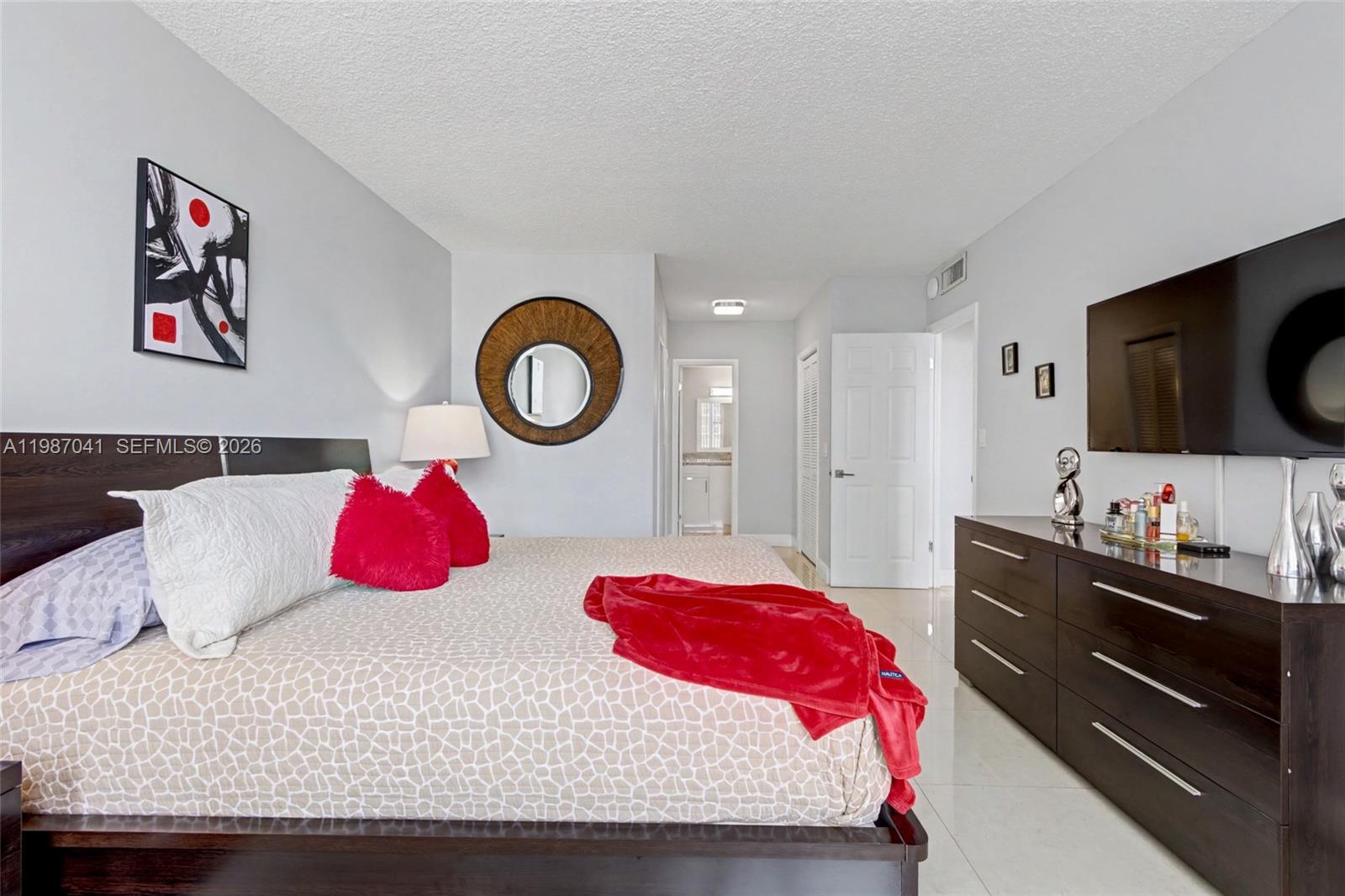 HILLCREST EAST NO 23 COND - Residential