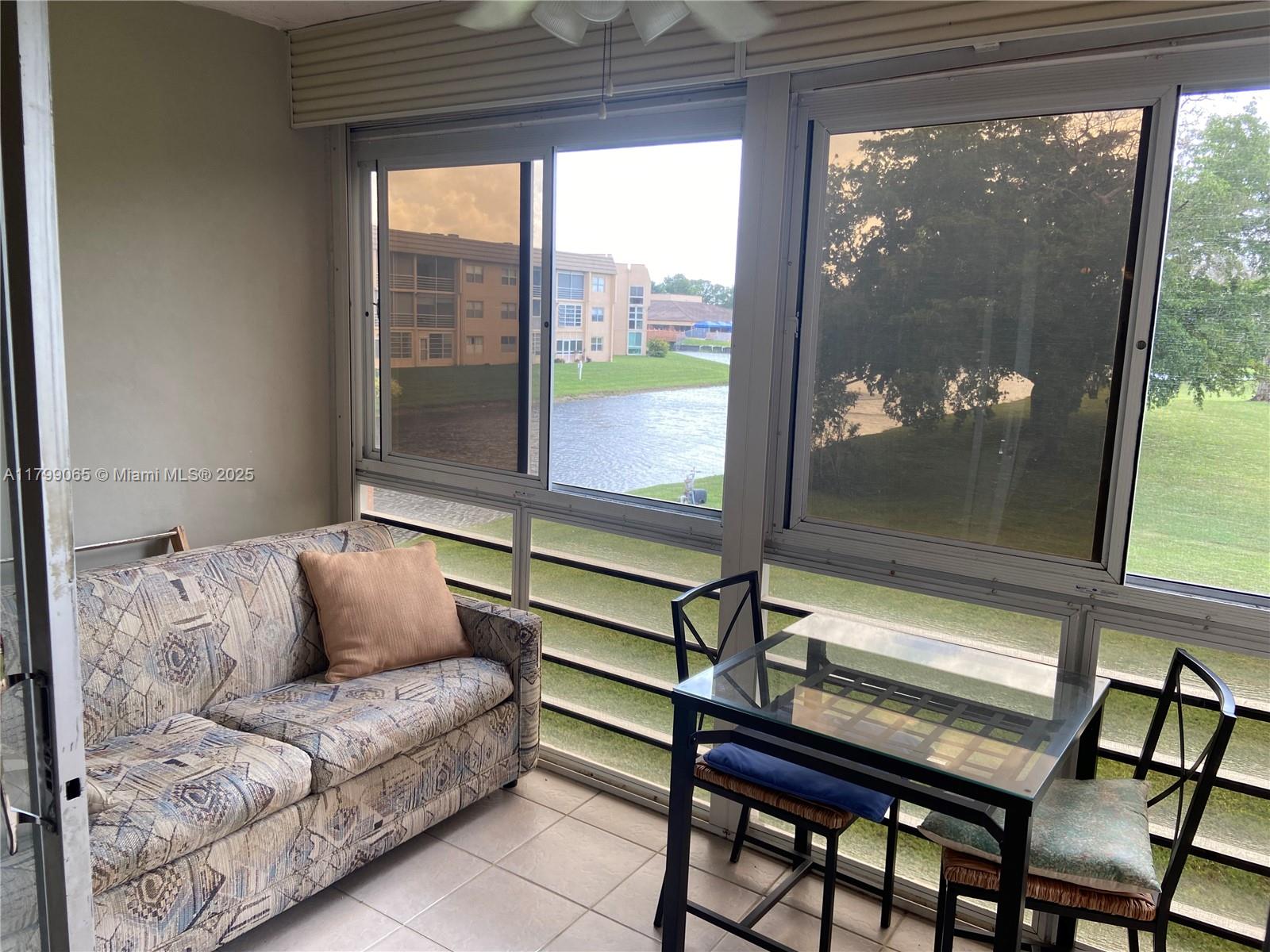 9581 Sunrise Lakes Blvd 202, Sunrise, Miami-Dade County, Florida - 1 Bedrooms  
2 Bathrooms - 