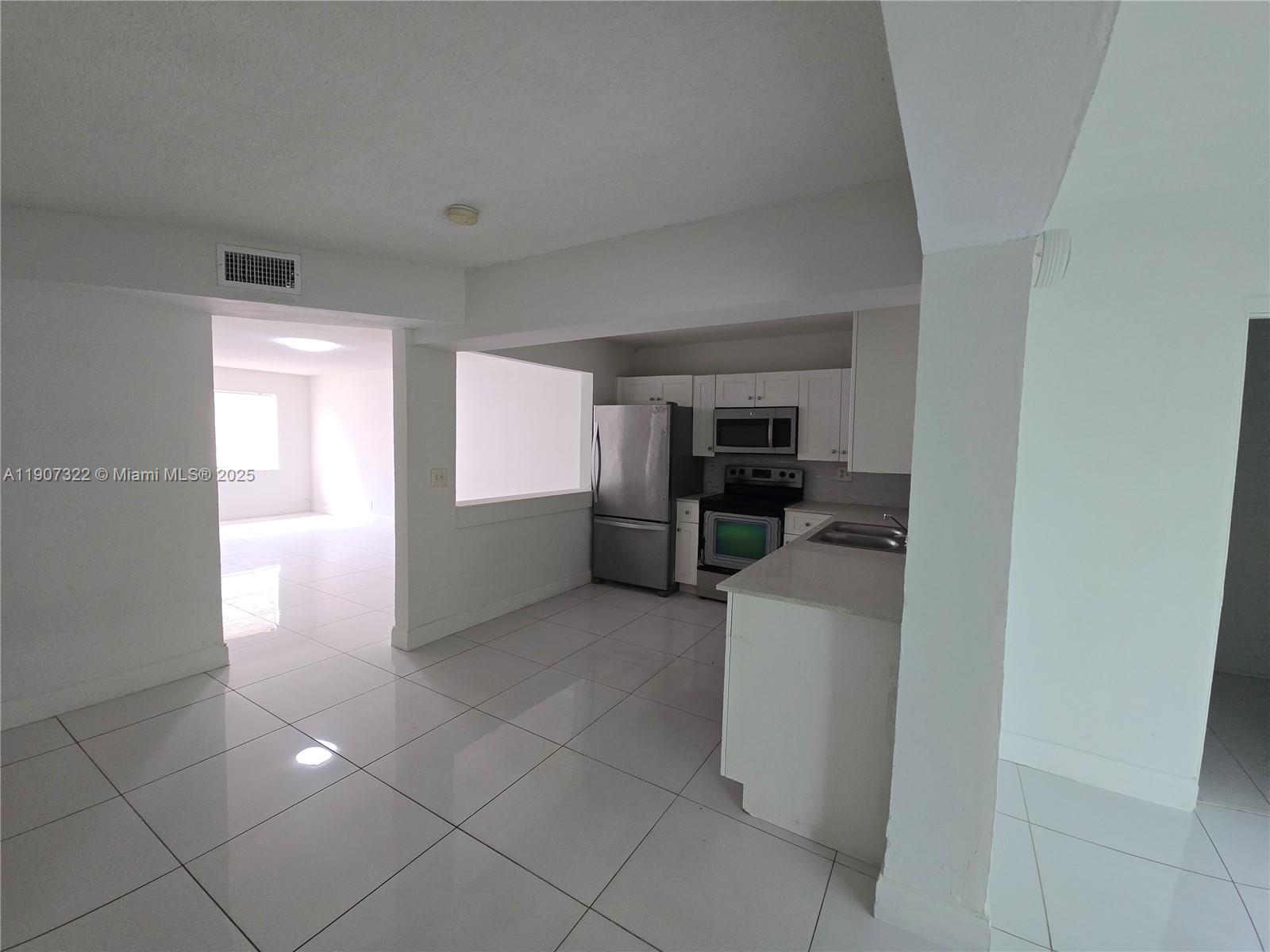 SUNRISE TOWNE PREFERRED 3 - Residential Lease