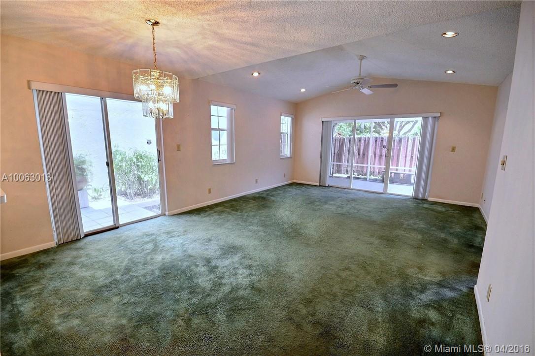 Embassy Lakes TRELLISES - Residential