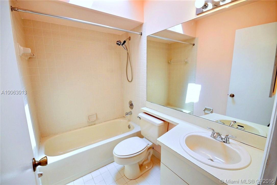 Embassy Lakes TRELLISES - Residential