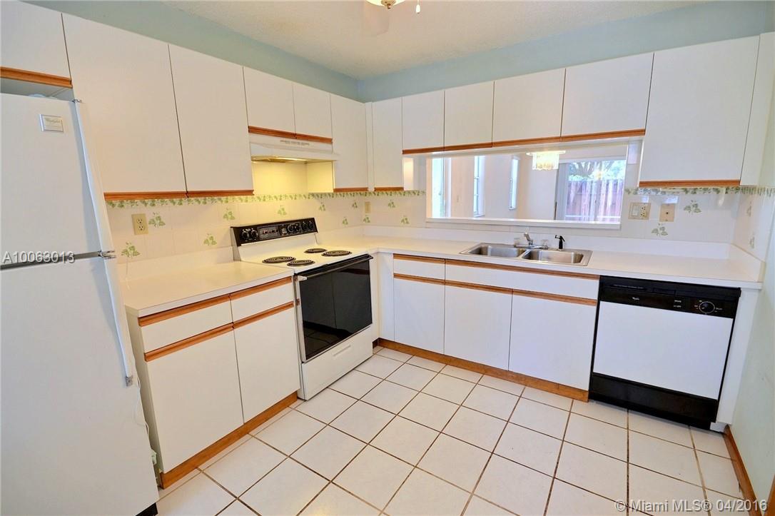 Embassy Lakes TRELLISES - Residential