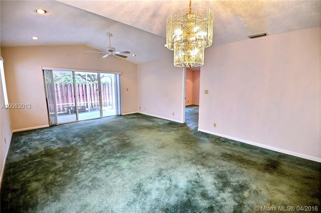 Embassy Lakes TRELLISES - Residential