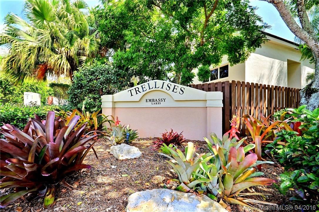 Embassy Lakes TRELLISES - Residential