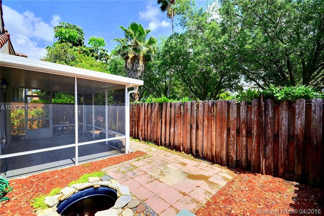 Embassy Lakes TRELLISES - Residential