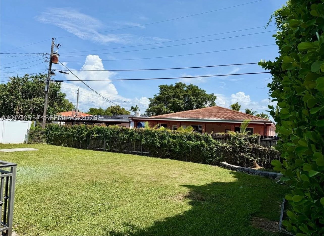1525 SW 18th St