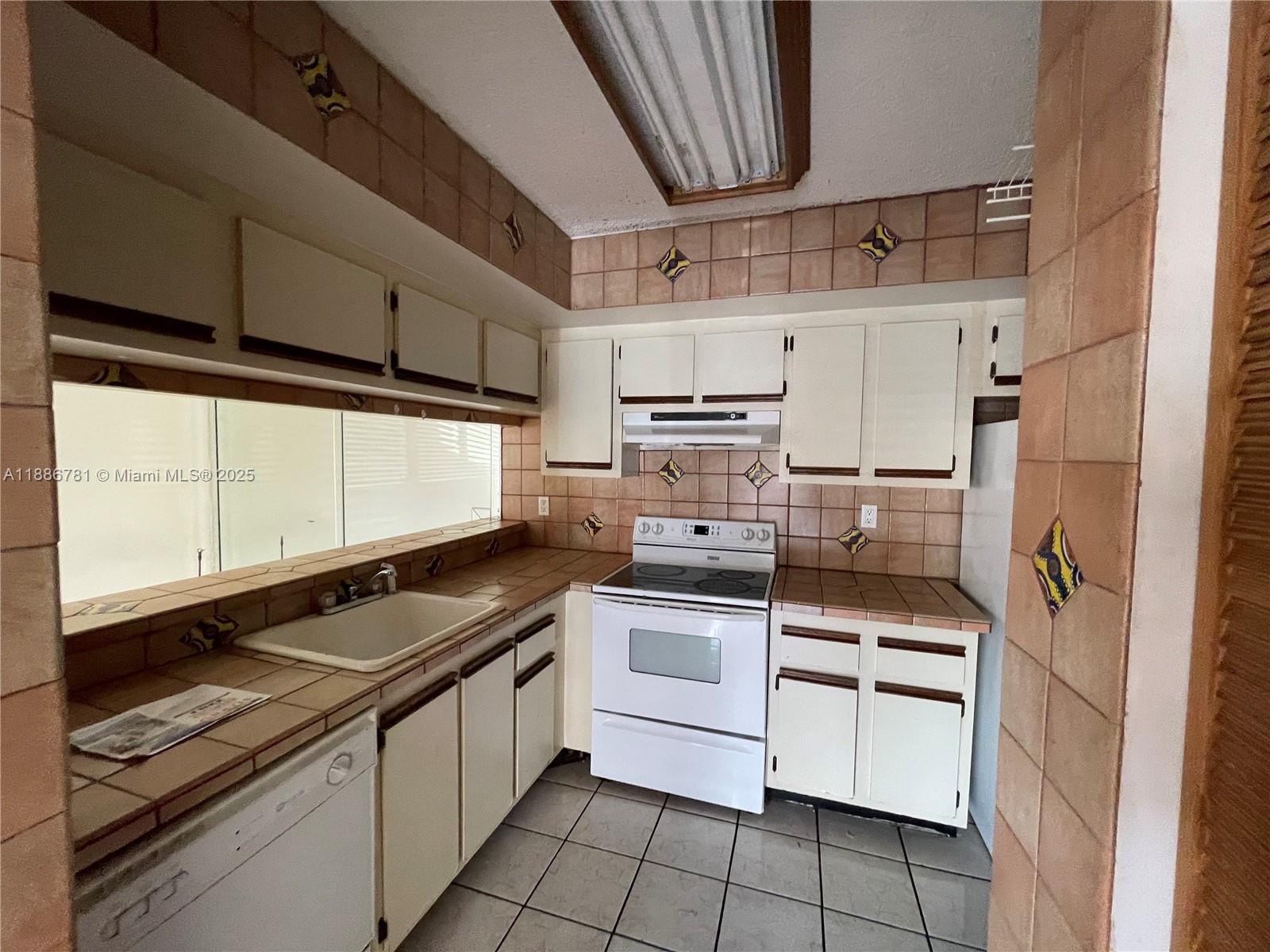 MOORS POINTE CONDO - Residential