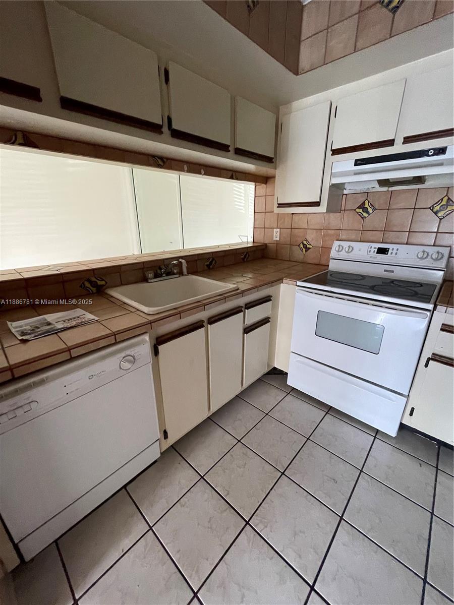 MOORS POINTE CONDO - Residential