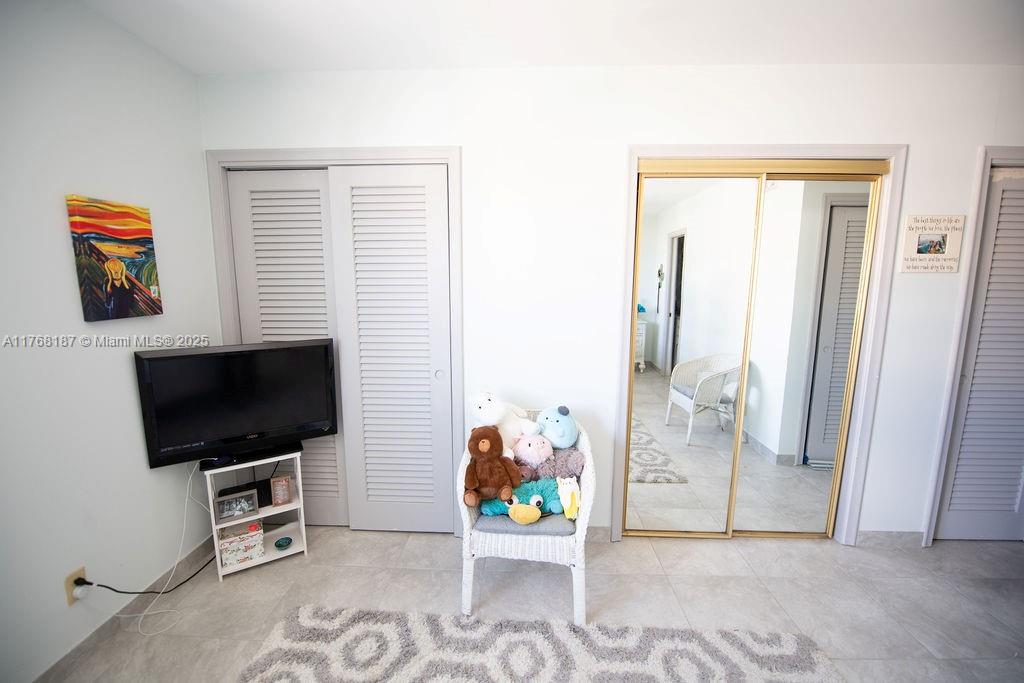 MEADOWBROOK TOWERS CONDO - Residential