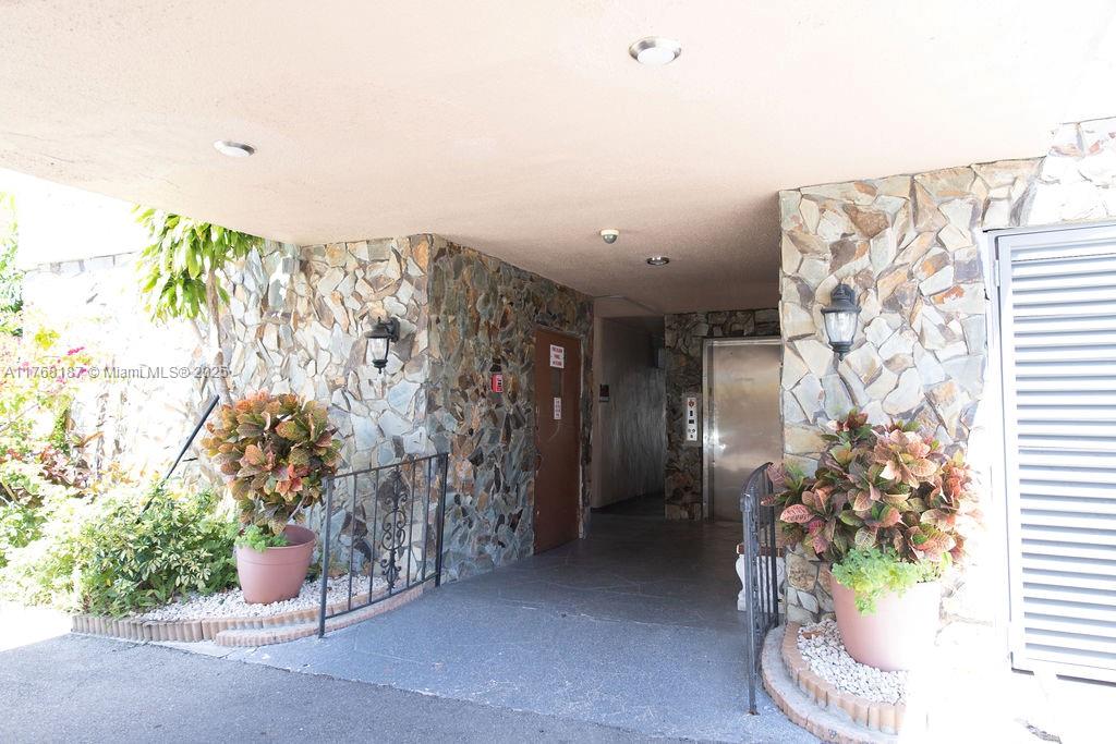 MEADOWBROOK TOWERS CONDO - Residential