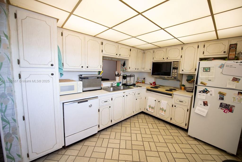 Property for Sale at 301 Ne 14th Ave 607, Hallandale Beach, Broward County, Florida - Bedrooms: 2 
Bathrooms: 2  - $257,000