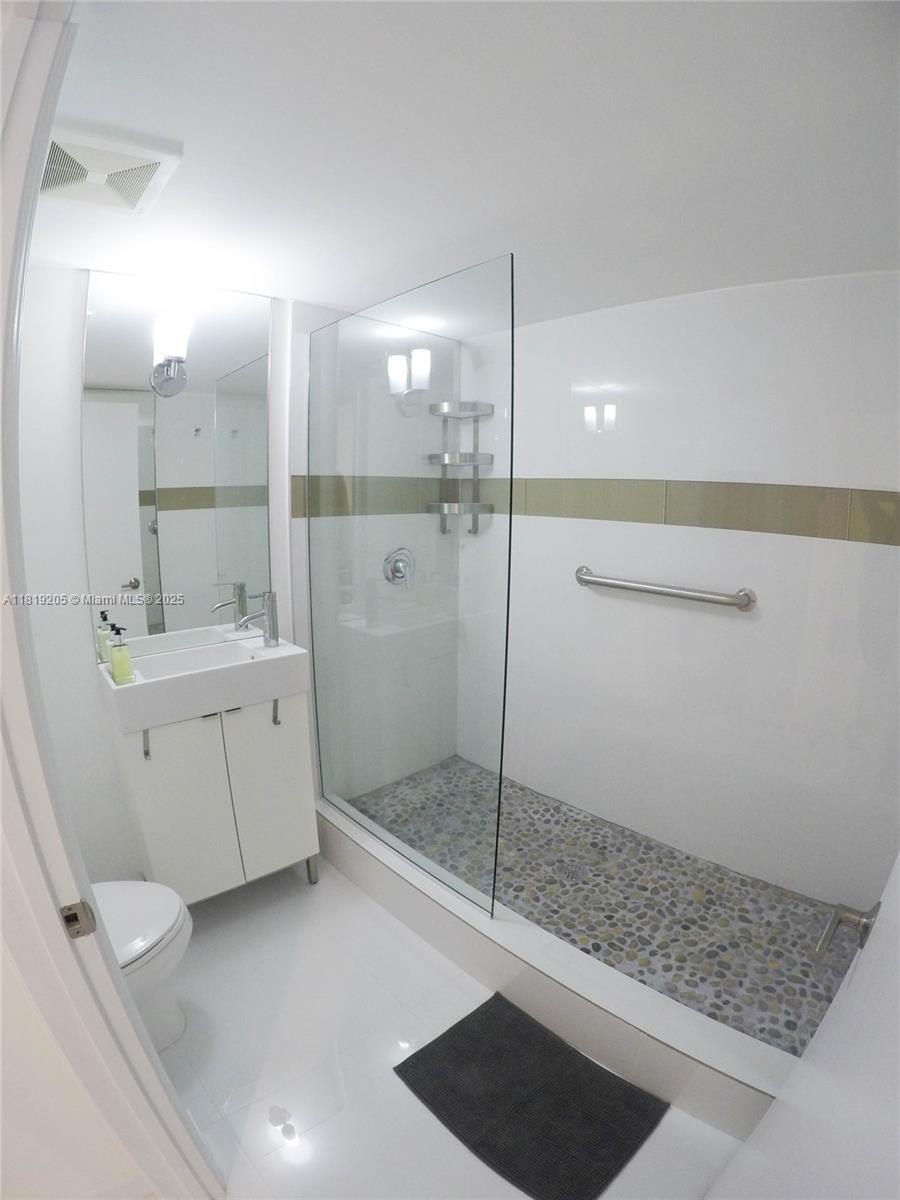 THE COLLINS CONDO - Residential Lease