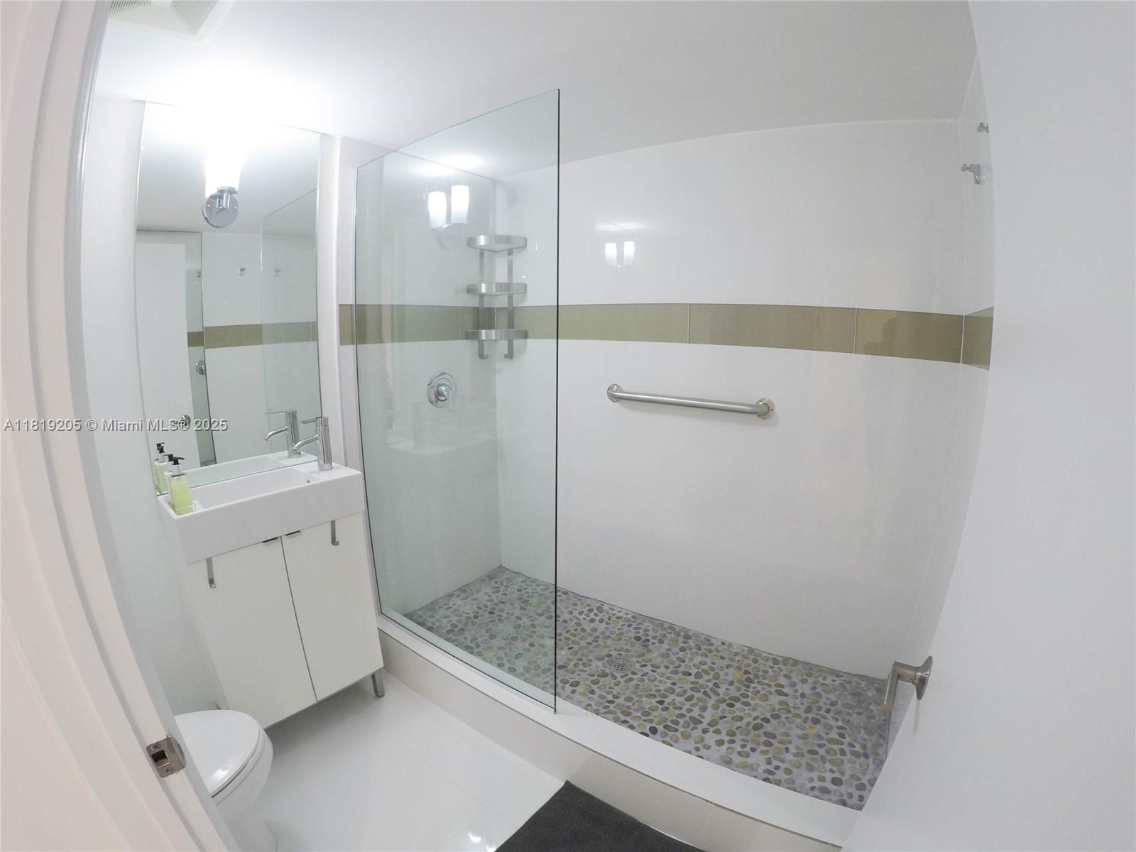 THE COLLINS CONDO - Residential Lease