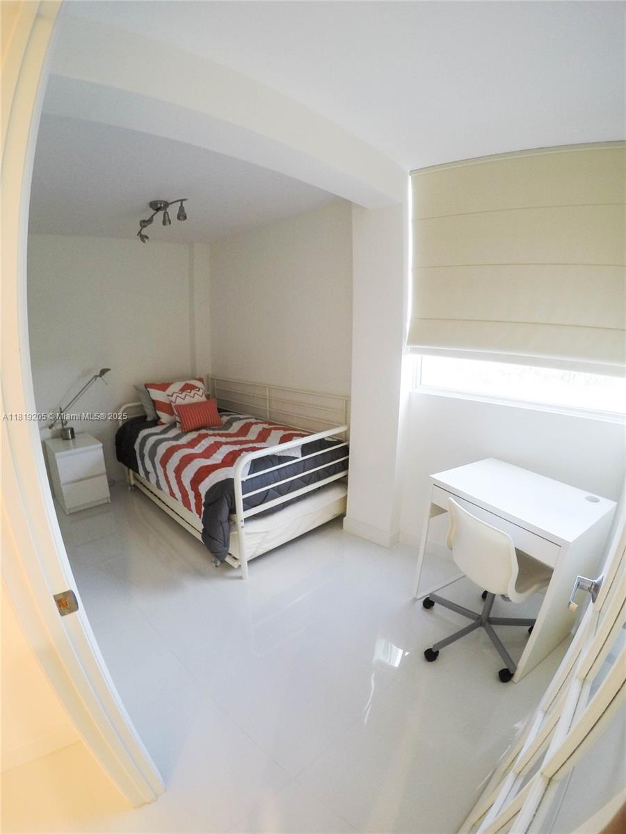 THE COLLINS CONDO - Residential Lease