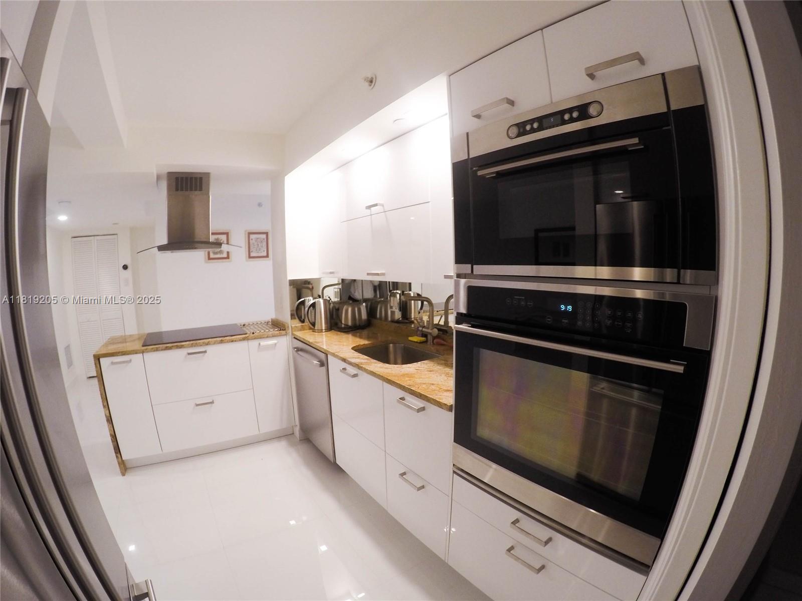 THE COLLINS CONDO - Residential Lease