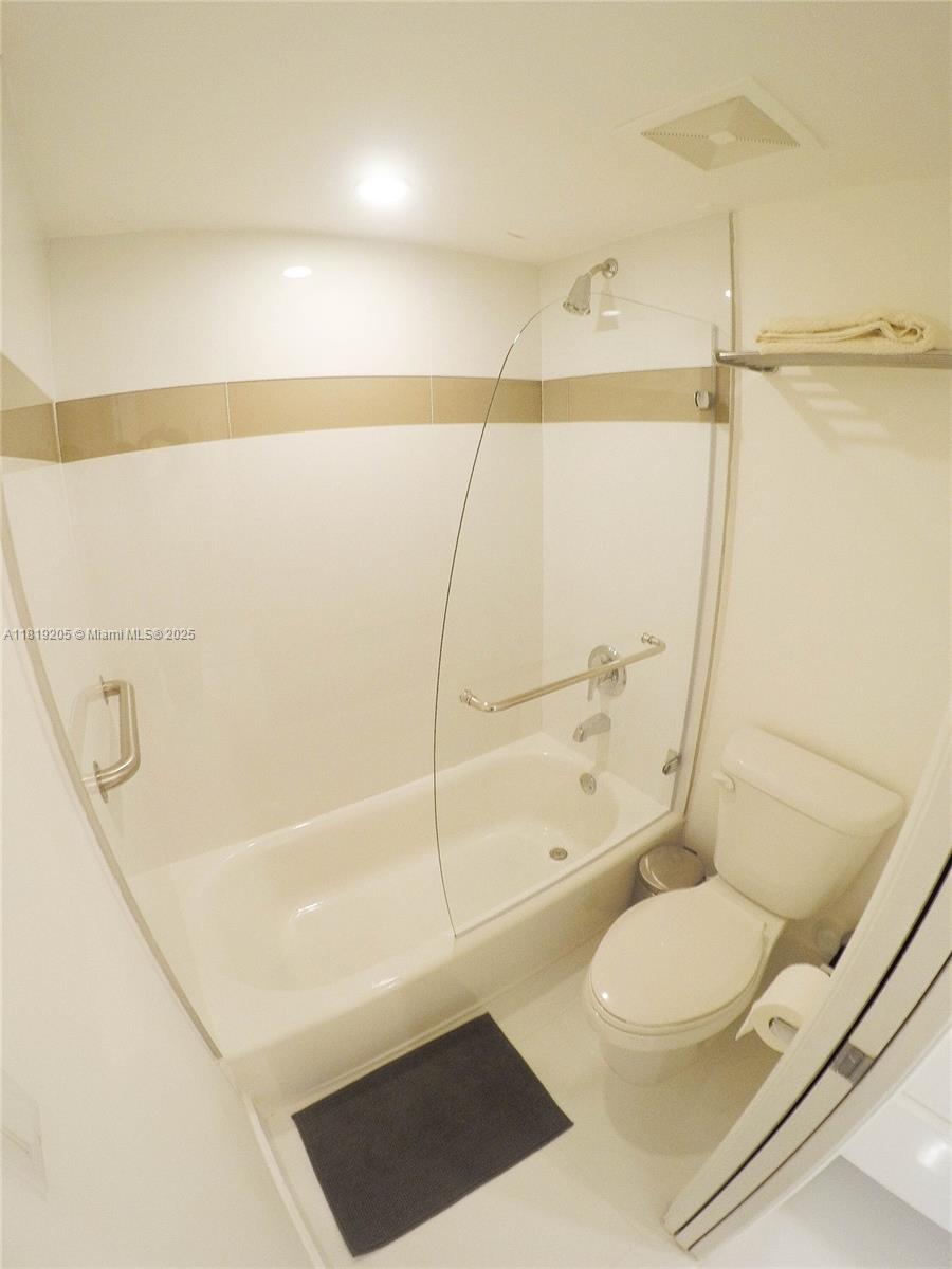 THE COLLINS CONDO - Residential Lease
