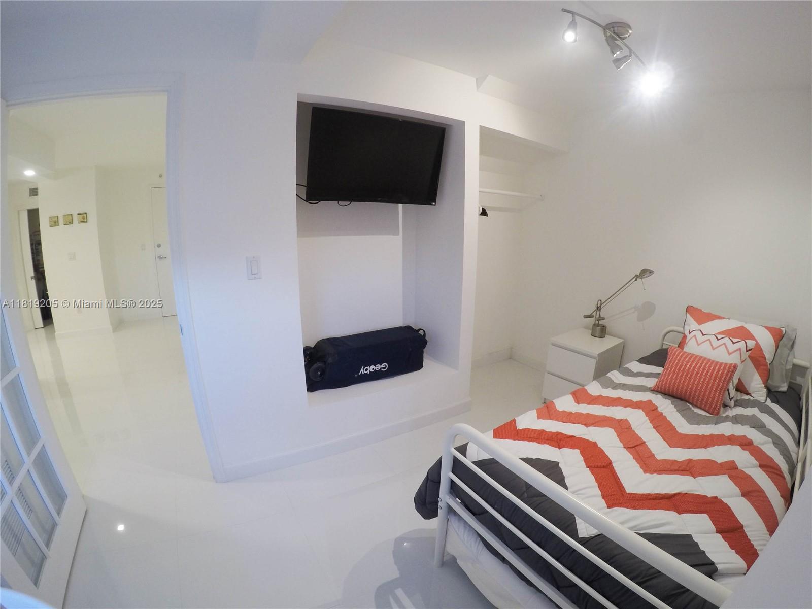 THE COLLINS CONDO - Residential Lease