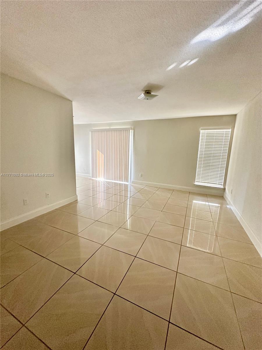 SAVANNAH AT RIVERSIDE CON - Residential