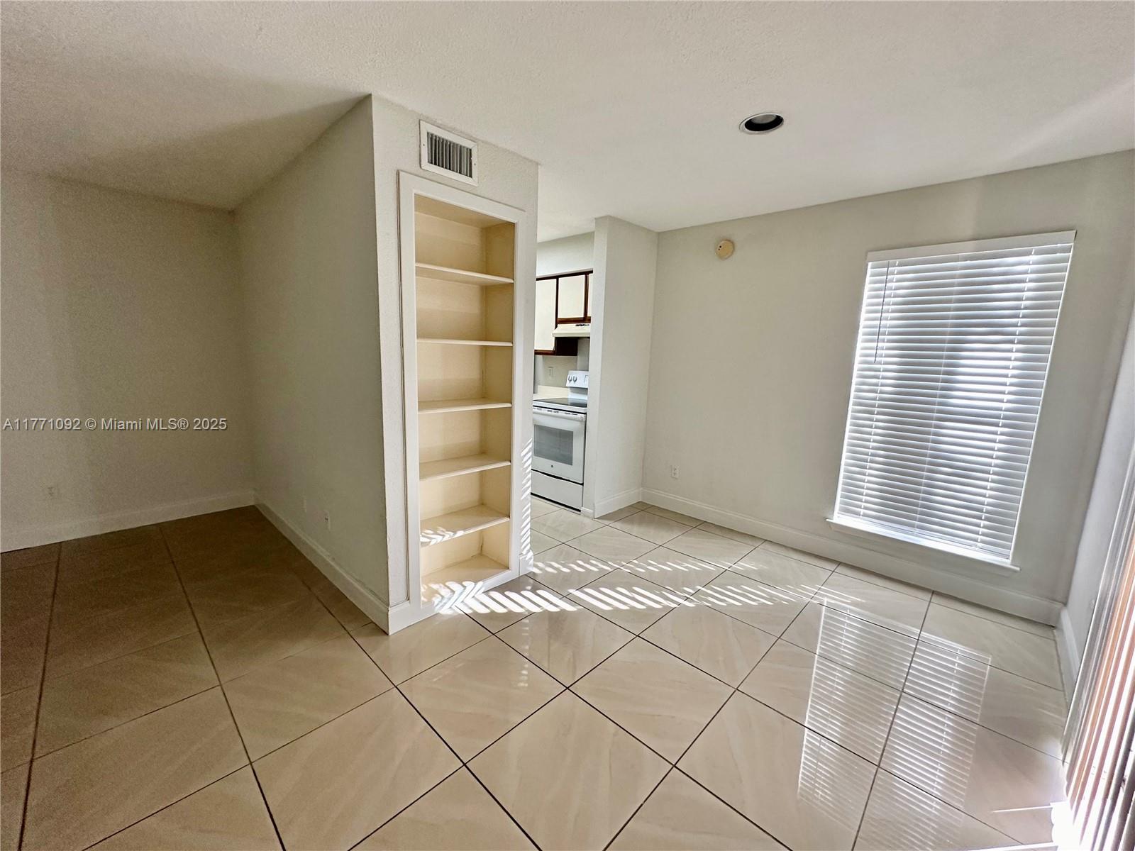 SAVANNAH AT RIVERSIDE CON - Residential