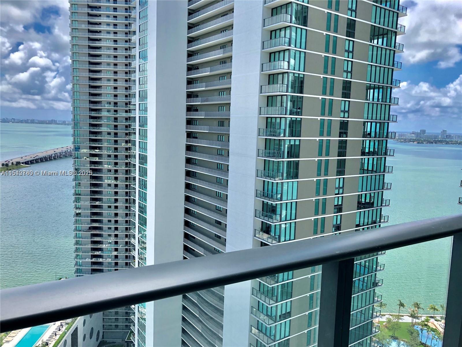 PARAISO BAYVIEWS CONDO - Residential