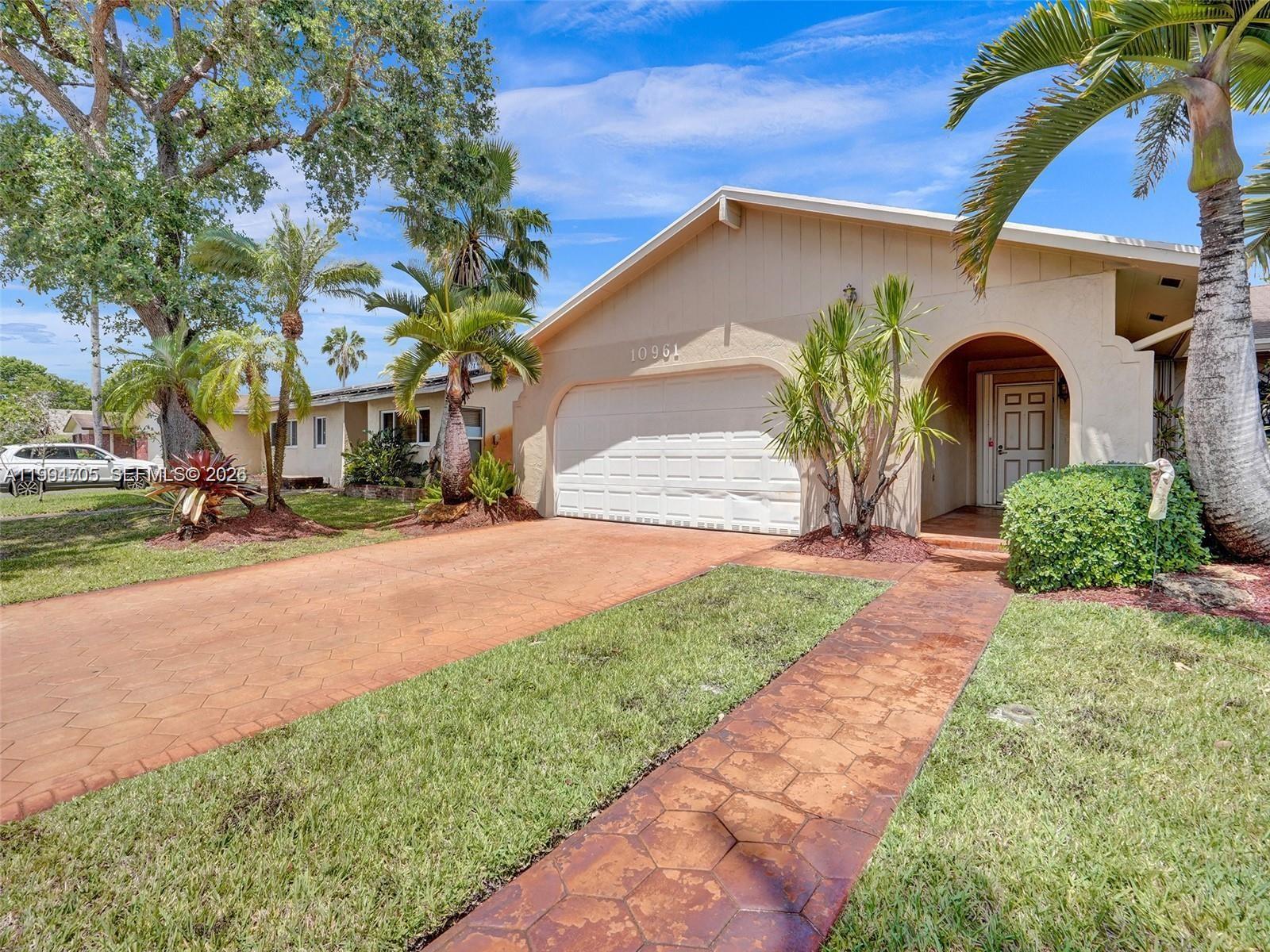 PEMBROKE LAKES SEC 5 - Residential