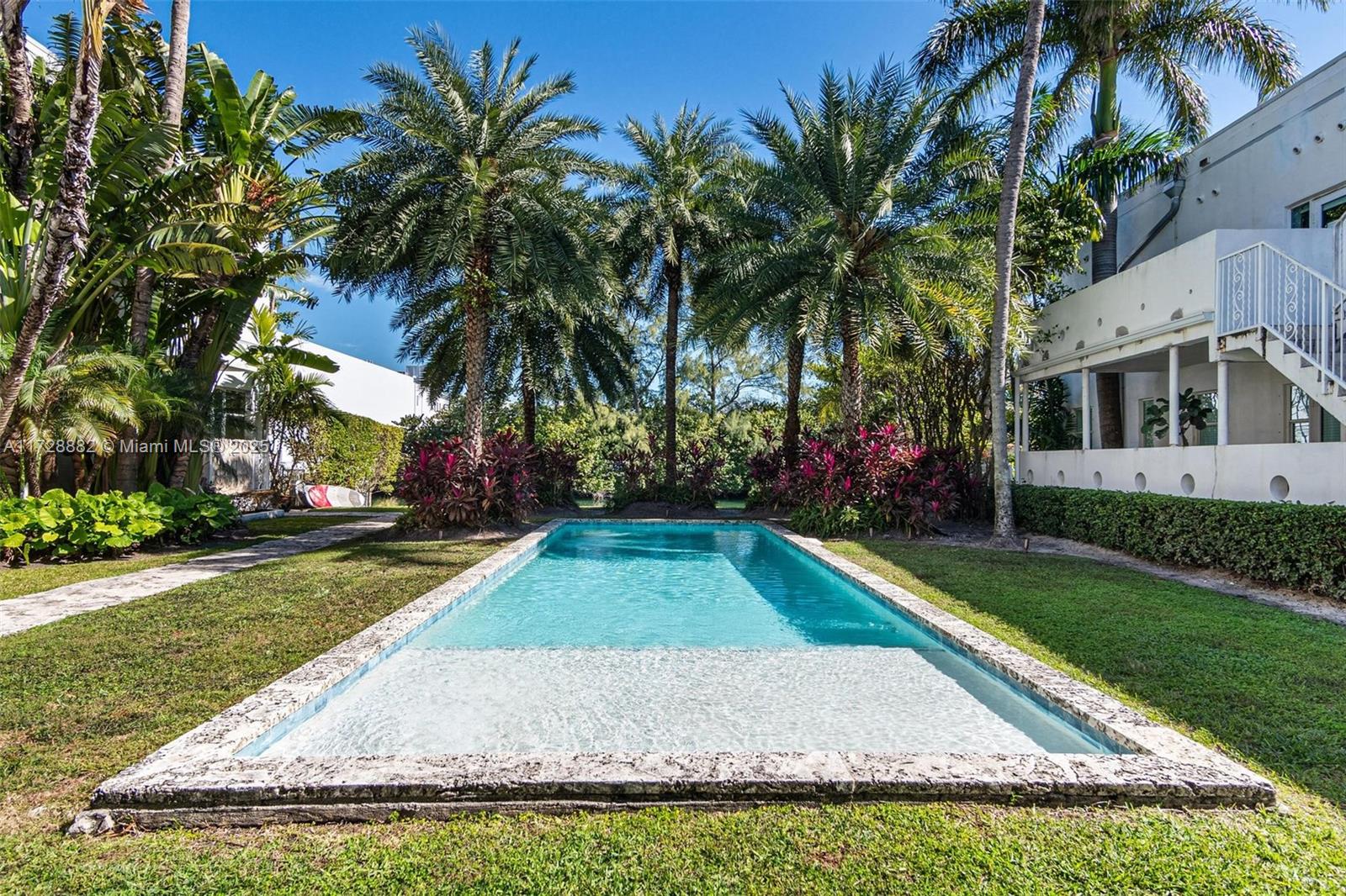 Property for Sale at 4015 N Meridian Ave 6, Miami Beach, Miami-Dade County, Florida - Bedrooms: 1 
Bathrooms: 1  - $325,000