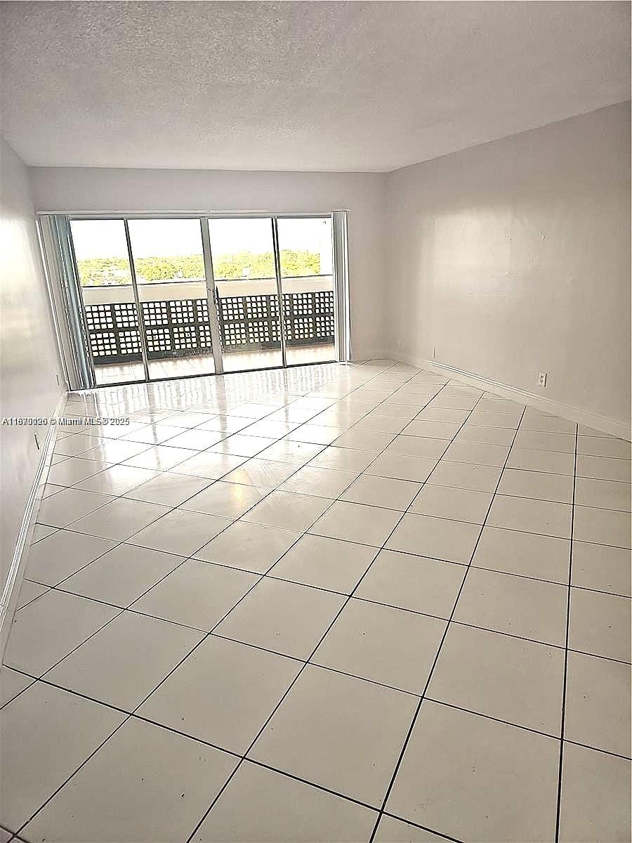 LAKES OF INVERRARY CONDO - Residential Lease