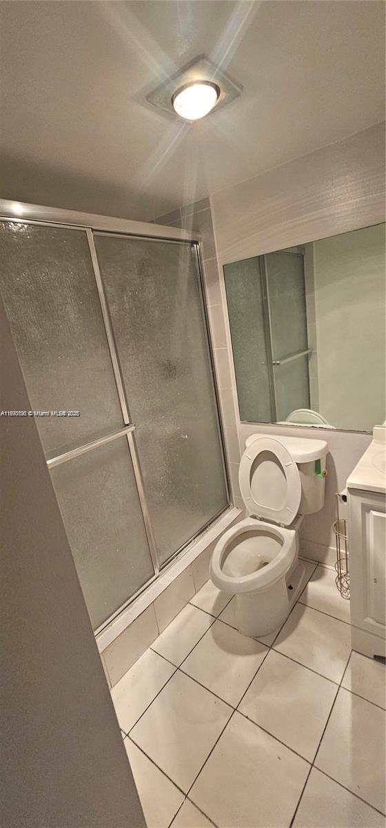 LAKES OF INVERRARY CONDO - Residential Lease