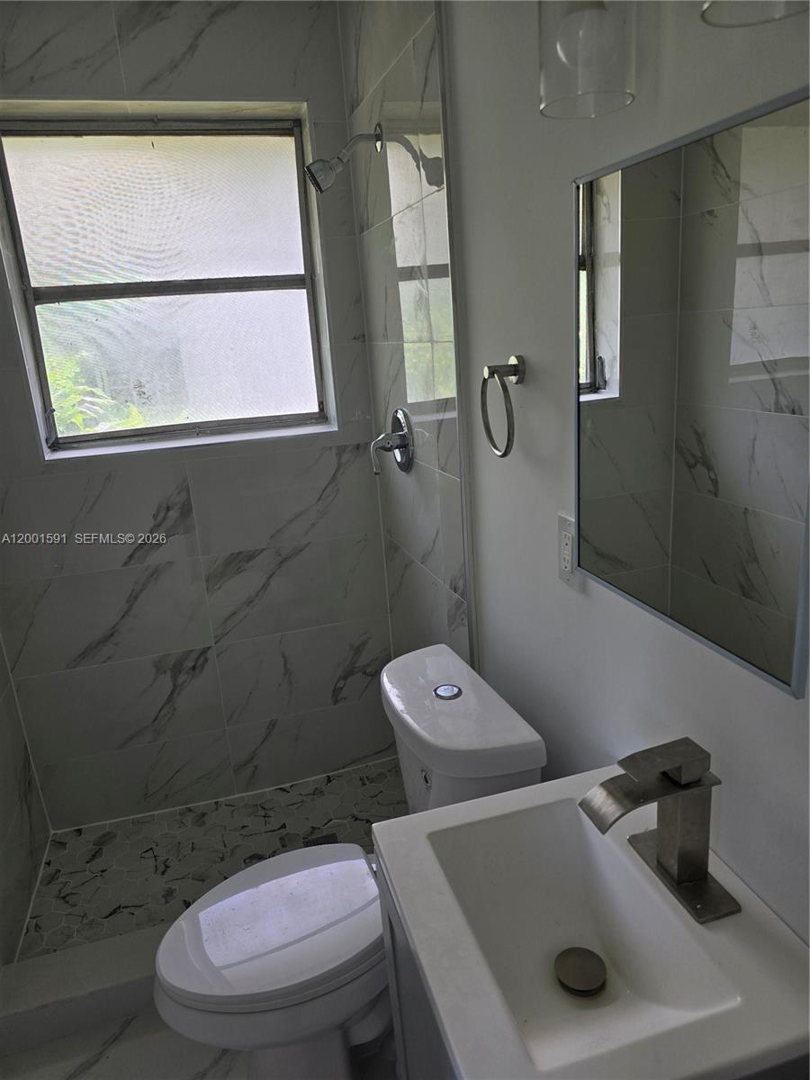 HOLLYWOOD PARK - Residential Lease