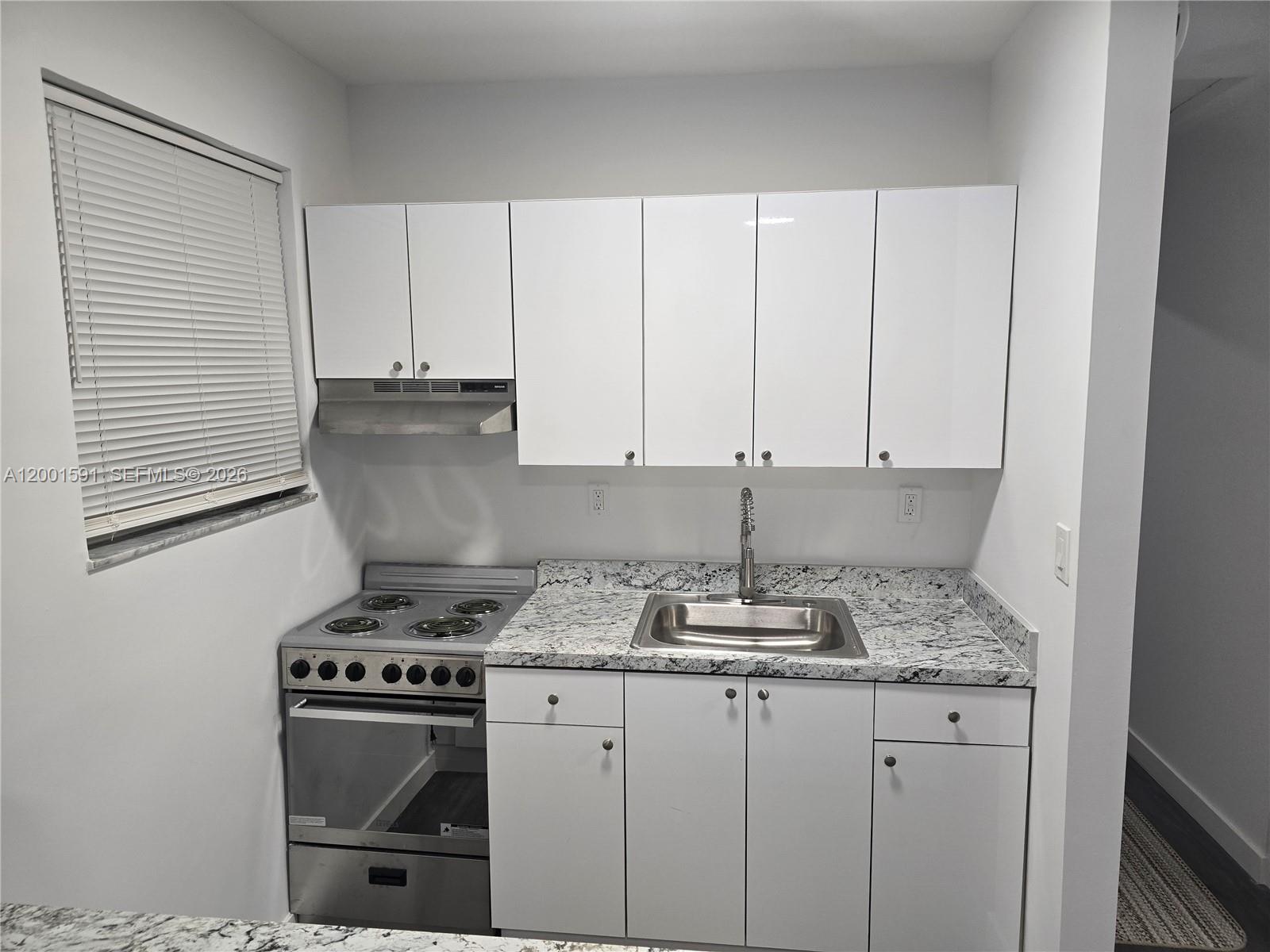 HOLLYWOOD PARK - Residential Lease