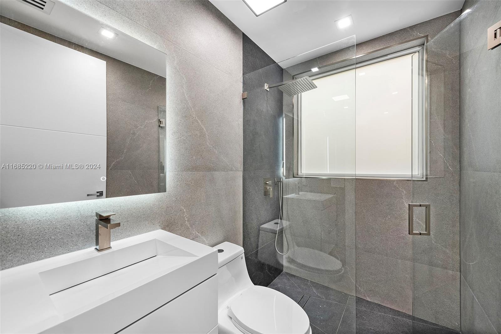 AVENTURA LAKES - PHASE II - Residential