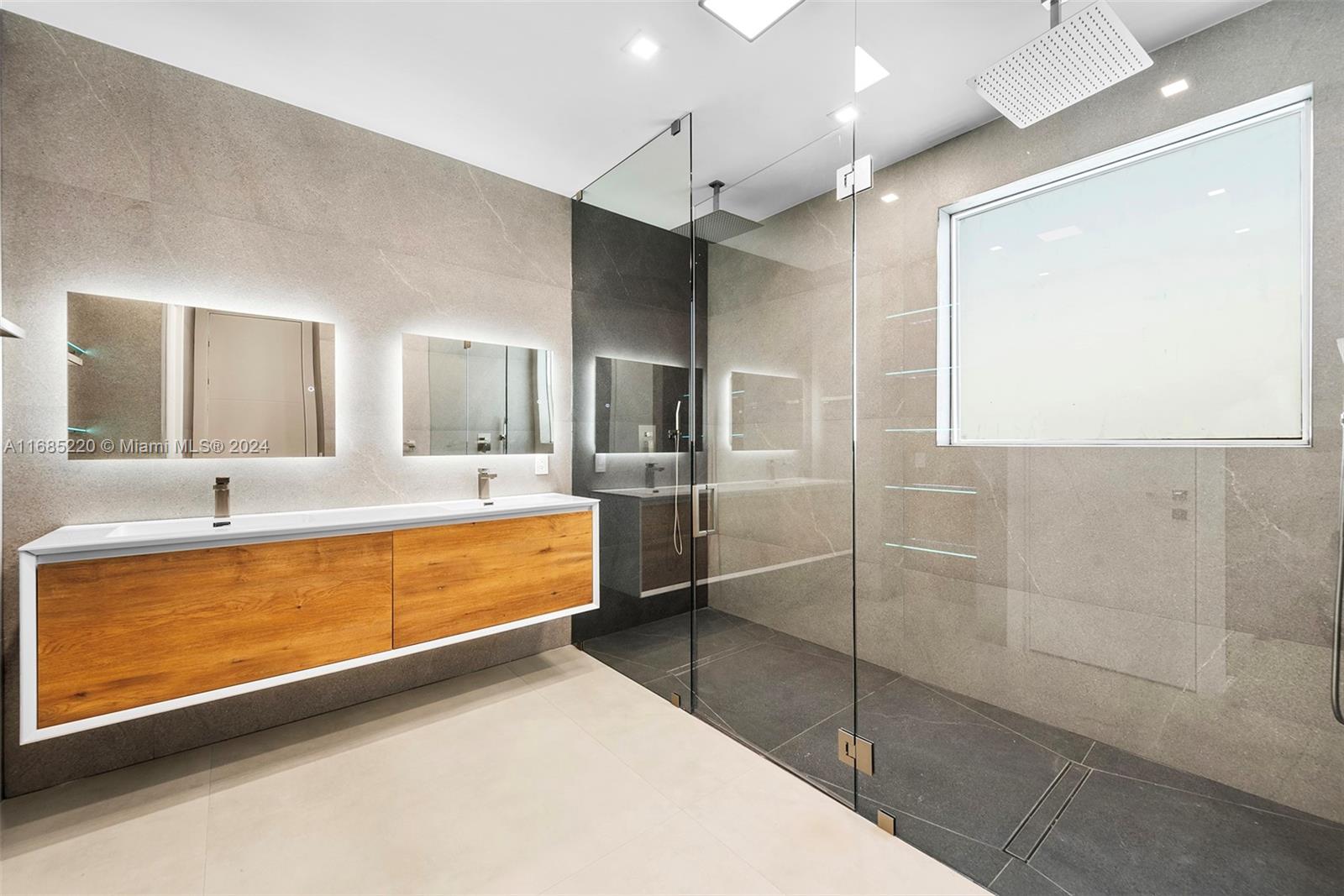 AVENTURA LAKES - PHASE II - Residential