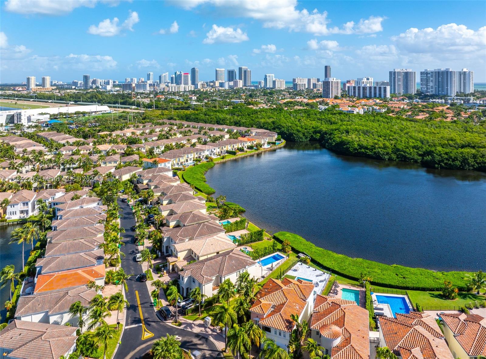 AVENTURA LAKES - PHASE II - Residential