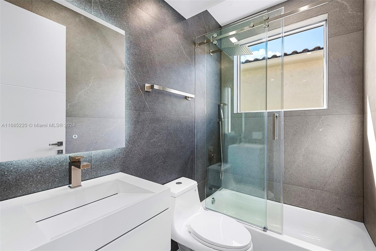 AVENTURA LAKES - PHASE II - Residential