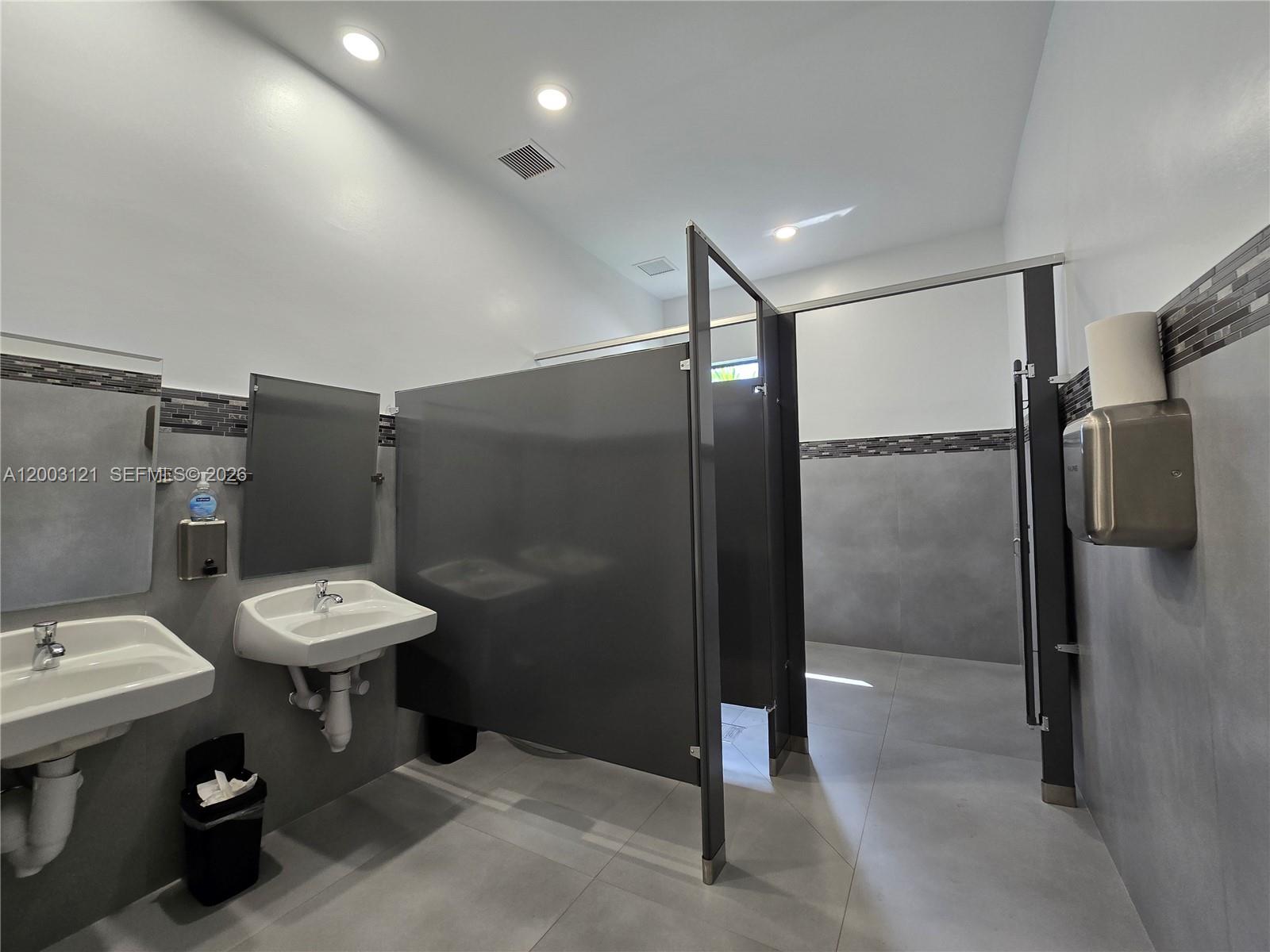 ROYAL GRAND CONDO - Residential