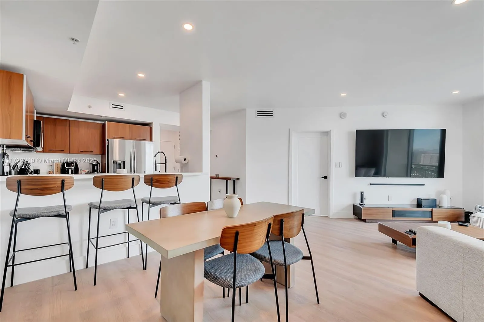 Miami, Florida 33156, United States, 2 Bedrooms Bedrooms, ,2 BathroomsBathrooms,Residential,Active,20158