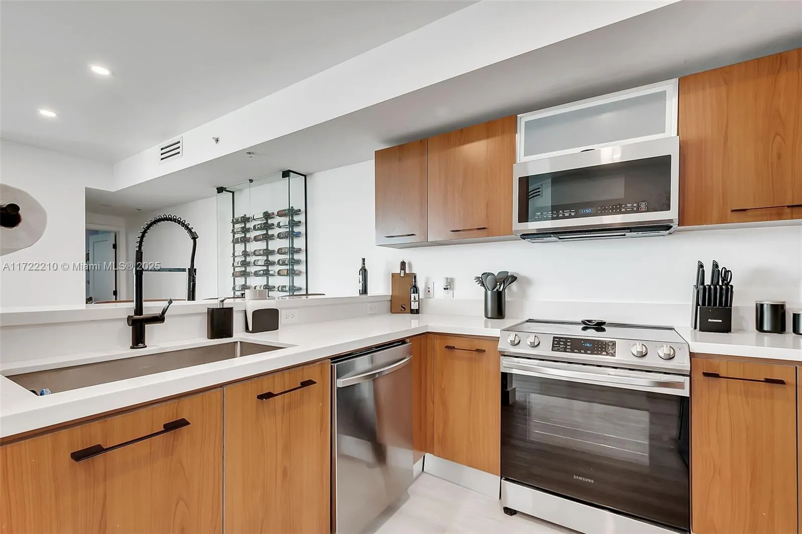 Miami, Florida 33156, United States, 2 Bedrooms Bedrooms, ,2 BathroomsBathrooms,Residential,Active,20158