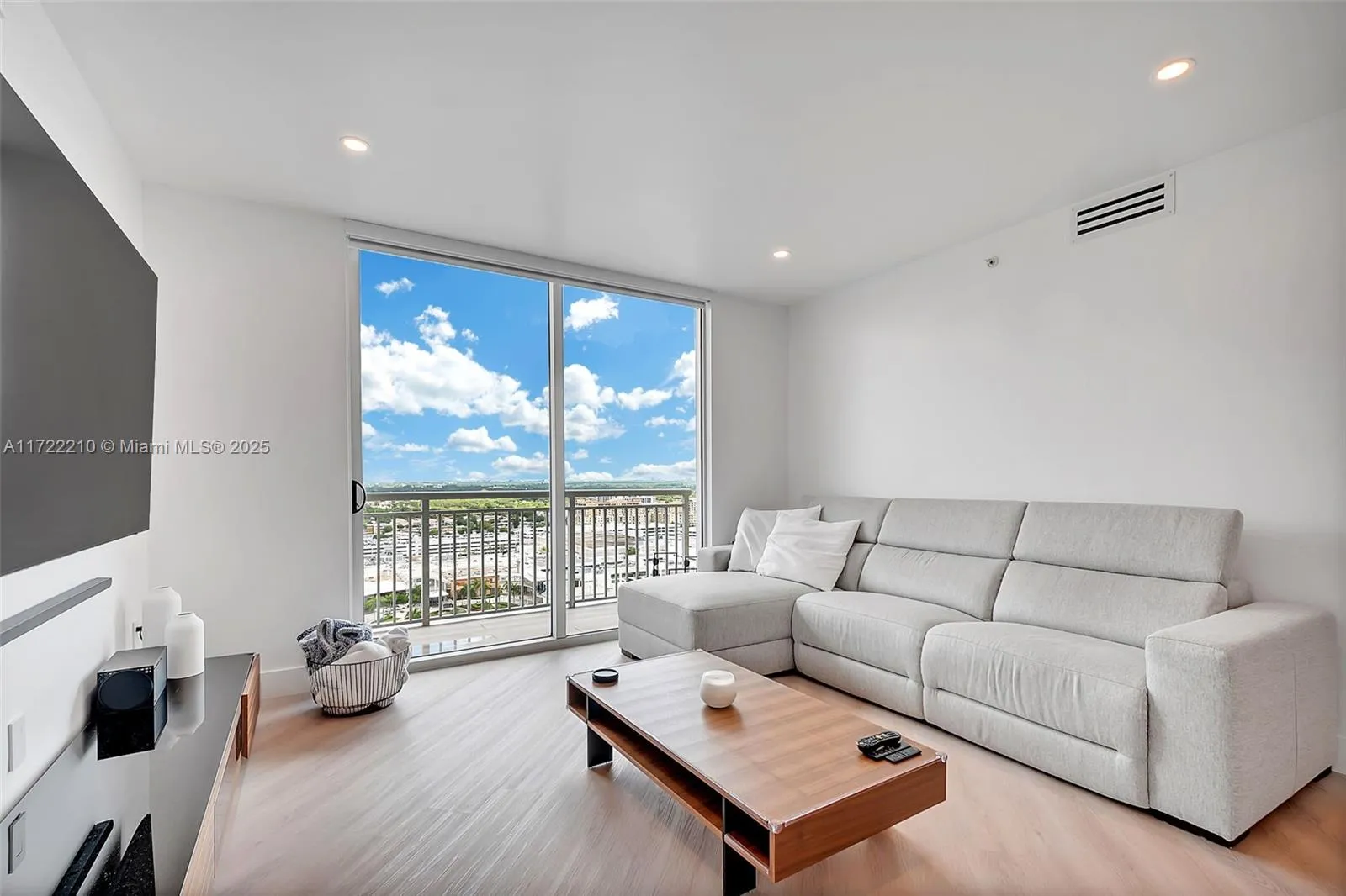 Miami, Florida 33156, United States, 2 Bedrooms Bedrooms, ,2 BathroomsBathrooms,Residential,Active,20158