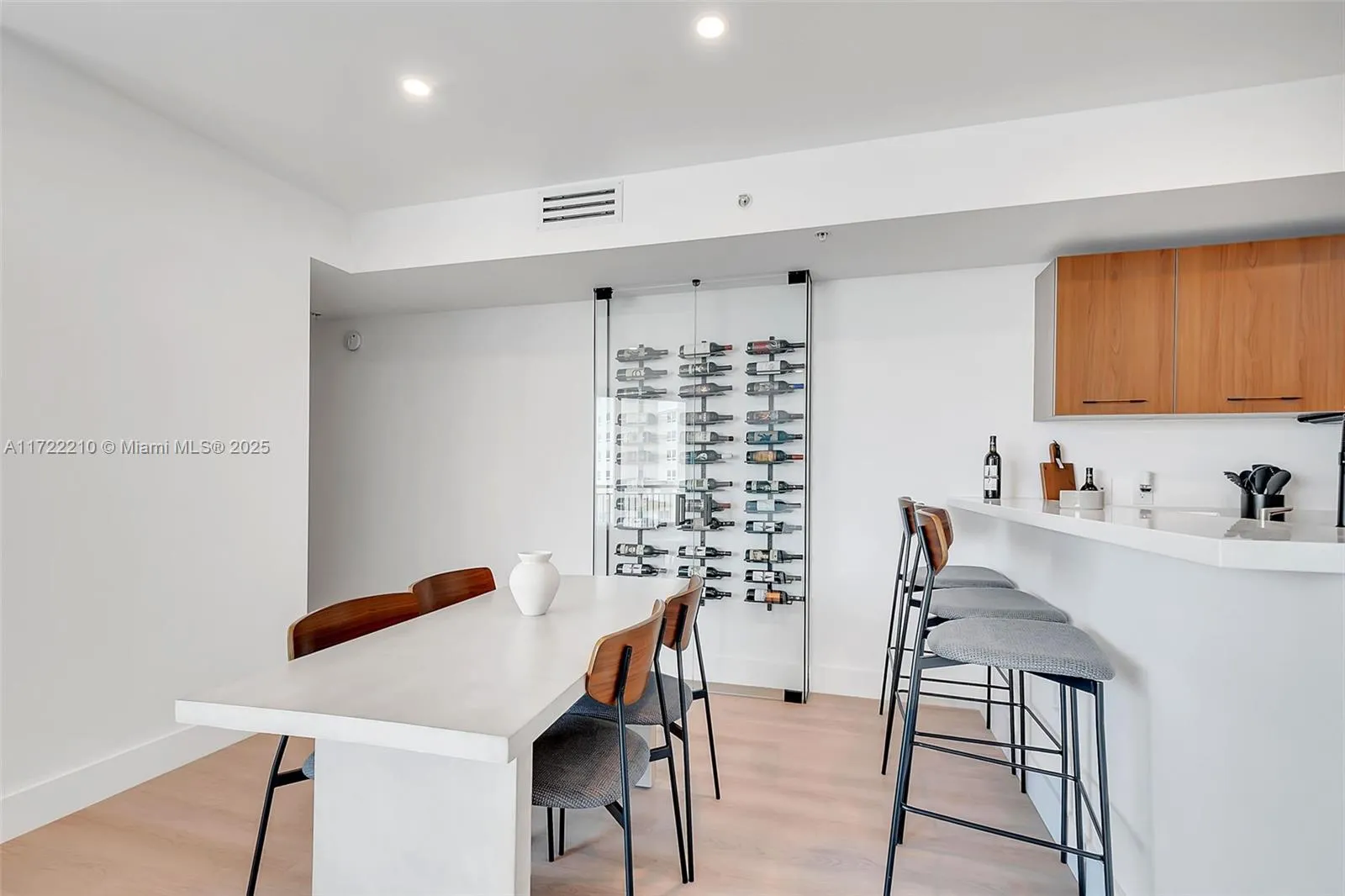 Miami, Florida 33156, United States, 2 Bedrooms Bedrooms, ,2 BathroomsBathrooms,Residential,Active,20158