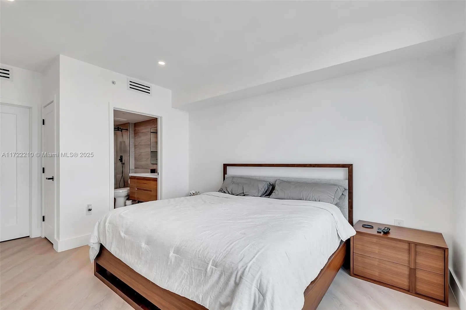 Miami, Florida 33156, United States, 2 Bedrooms Bedrooms, ,2 BathroomsBathrooms,Residential,Active,20158