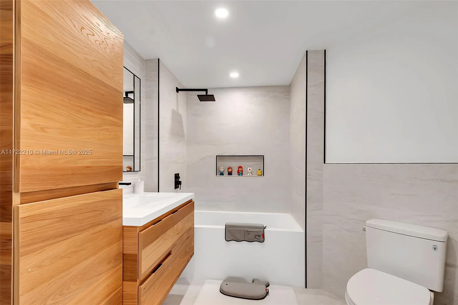 Miami, Florida 33156, United States, 2 Bedrooms Bedrooms, ,2 BathroomsBathrooms,Residential,Active,20158