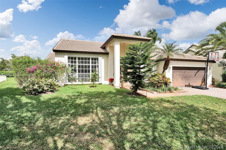 SIMPLY AMAZING HOME IN CHAPEL TRAIL ESTATES IN EXCEPTIONAL CONDITION.  MOVE IN AND ENJOY. THE HOME WILL HAVE NO ISSUES QUALIFYING FOR ALL TYPES OF FINANCING.  THIS HOME HAS EVERYTHING YOU ARE LOOKING FOR.  SPLIT FLOORPLAN WITH MASTER ON ONE SIDE OF PROPERTY AND KIDS ROOMS ON THE OTHER.  FORMAL DINING, LIVING, KITCHEN, ALL IN THE MIDDLE WITH OPEN MODERN CONCEPT.  THIS HOME BOASTS HIGH END UPGRADES THROUGHOUT.  VAULTED CELINGS, FULL TWO CAR GARAGE, LAUNDRY ROOM, AND OF COURSE THE POOL.  AMPLE STORAGE AND CLOSET SPACE KEEPS THE HOME UNCLUTTERED.  IF YOU WANT IT ALL YOU FOUND IT, ONE IF THE BEST COMMUNITIES IN WEST PINES.  ALL 'A' RATED SCHOOLS, AND IS WITHIN WALKING DISTANCE OF CHAPEL TRAIL ELEMENTARY. THERE IS NOTHING NOT TO LIKE ABOUT THIS HOME AND ITS NOT GOING TO LAST.  CALL TODAY.