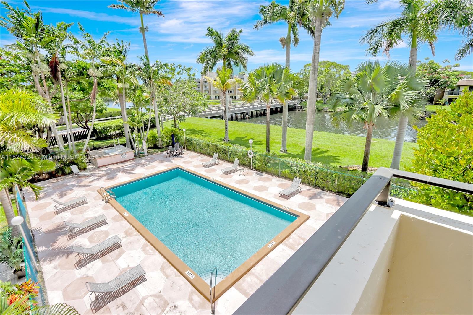 1/1 in Kings Creek. Stainless steel appliances, tile floors, key pad entry, lots of storage, and large balcony overlooking the waterway. Near Baptist Hospital, Dadeland Mall, shops, restaurants and easy access to highways. The community has 24hr security, tennis courts, community pools and children's playground. Also, available for Lease, please contact listing agent for more details.