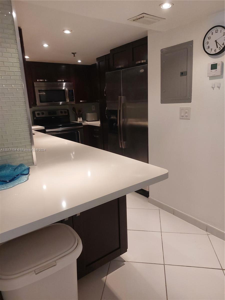 THE RIVIERA CONDO - Residential Lease
